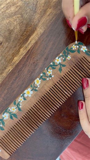 Hair brush painting using acrylic colors #diy #art #acrylic #hairbrushes ush