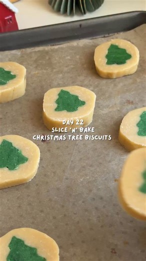 🎄25 Days of Christmas Bakes – Day 22: Slice ’n’ Bake Christmas Tree Biscuits🎄 Classic slice-and-bake biscuits with a hidden green Christmas tree running through the centre. Made using my standard biscuit dough and a little festive prep. Ingredients 400g plain flour 100g caster sugar 1 tsp baking powder 1 tsp salt 125g unsalted butter, room temperature 125g golden syrup 1 egg Green gel food colouring Method Combine the flour, caster sugar, baking powder, and salt in a large bowl. Rub in the but