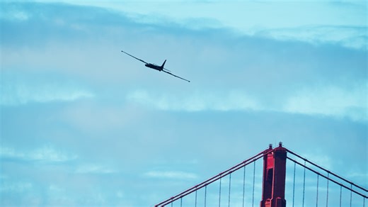 U2 Dragon Lady San Francisco Fleet Week 2025. We were all surprised to see the U2 enter the area given that all of the US military had canceled. One of the photographers theorized it was on its way back from a mission and got clearance to do a quick flyby. No matter the reason, it was great to see it. Back when I worked at Silicon Graphics, near Moffett air field, we'd periodically hear (and sometimes see) the U2s doing "touch and gos". That is one heck of a sound they generate. We were treated 