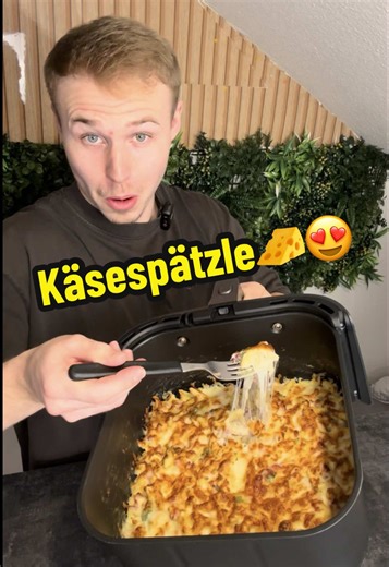 Anzeige | Das schnellste Käsespätzle Rezept aus dem Airfryer🧀😍 heute mit dem Cosori Turboblaze! #cosoriturboblaze #airfryer #heissluftfritteuse Zutaten: -500g Eier-Spätzle -100g Schinkenwürfel -1 rote Zwiebel -1 Lauchzwiebel -200g Creme fraîche -Salz -Pfeffer -Mozzarella Reibekäse