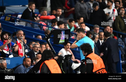 Paris, France. 28th Apr, 2026. Soccer, men: Champions League, Paris Saint-Germain - Bayern Munich, semi-final, first leg, Parc des Princes, referee Sandro Schärer from Switzerland watches a replay of a penalty scene on a Video Assistant Referee (VAR) screen. Credit: Federico Gambarini/dpa/Alamy Live News Stock Photo - Alamy