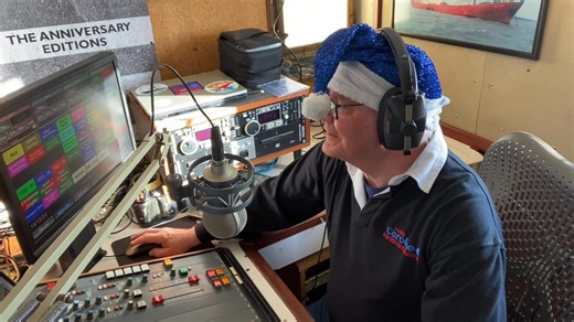 Christmas hat problems for Ray… 🎅 | Radio Caroline