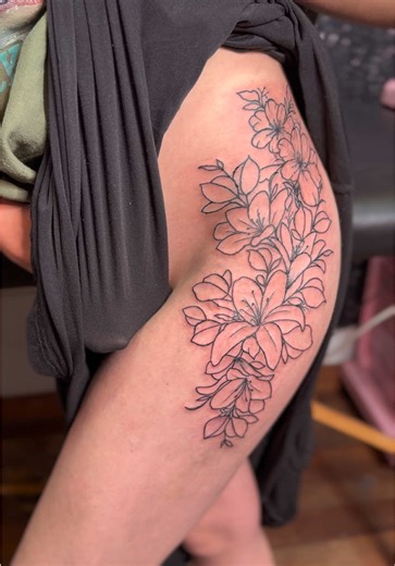 My CLEANEST transition to date I mean LOOK AT HER 😭 I love a simple line tattoo and a happy mom. Being a tattoo artist has been the highlight of my life. For those who don’t know it’s me Tatyana , the Tater Tats. I’m the tattoo artist of the bunch. The bald one with all them wigs 😂 #tattoo #tattooartist #throuple #momsoftiktok #polyglamorous