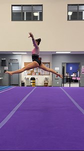 Hier avait lieu la deuxième compétition de gymnastique de ma fille Livia Rondeau, qui s’entraîne chez Club Gym-Richelieu, et elle a tout raflé !!! On était bien fier de notre grande championne, qui s’est méritée au total : 4 médailles d’or 🥇🥇🥇🥇 et 1 médaille d’argent 🥈! En plus, elle a terminé **PREMIÈRE au total des appareils** 🥇 dans toute sa catégorie (R4 / 15 ans et plus) !!! OMG !!! On capote ! Bravo ma belle, on t’aime fort ! ❤️ Et comme Livia est passionnée par la gymnastique, elle