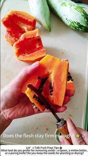 Preparing Red-Fleshed Papaya – Removing the Seeds and Core the Right Way 🥭🔪