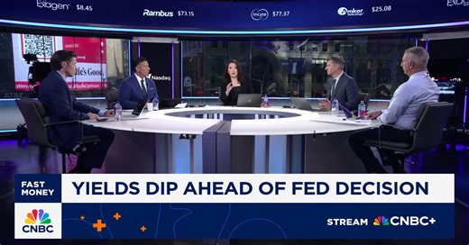 'Fast Money' traders on how they are navigating mixed market signals