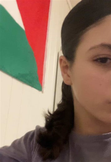 Inspiring Pose from Viral Photo Featuring Brooks and Txunamy