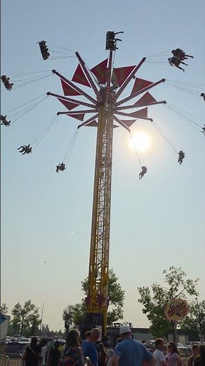 The Wave Swinger of Westerner Days is so high!! Look at that!
