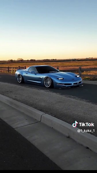 C5 Corvette and 505 Clips: A Car Enthusiast's Dream