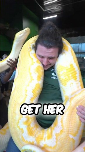 Weighing 20 Foot Python! 🐍 (SHOCKING RESULTS)