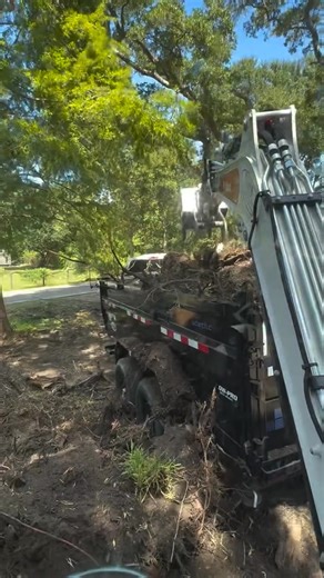 10K views · 29 reactions | Nothing slows down this PJ Dump Trailer. Pile after pile, it keeps on hauling! 蝹 Thanks for putting it to work @tideandtimberconstruction  | PJ Trailers | Facebook
