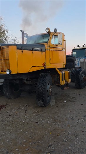 38°F. Happy front end Friday (we just forgot to post it yesterday). We used our friends Oshkosh to load the old Kenworth Truck Co. K100 and send it down the road. A nearly 30,000 lb truck with four-wheel drive and Allison automatic will idle a truck like that onto a gooseneck FYI. Thanks 🇺🇸💪🙏 #customtruckupfitting #ifyouneeditwecanbuildit #signaturehitchplate #gethitchedatreiseltsmachineworks #flatbedeverything #aluminumforlife #bigtrucksforworkandplay American Truck Historical Society #come