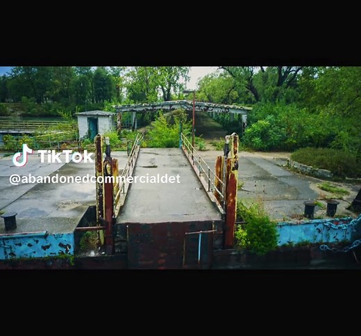 Boblo Island abandoned since 1993 — history & urban exploration guide