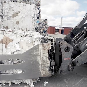 In the recycling business, the OQL for wheel loaders is a game-changer, offering smooth and swift attachment changes that drive efficiency and cut downtime. #OQL #oilquick #wheelloader #quickcoupler #recycling | OilQuick