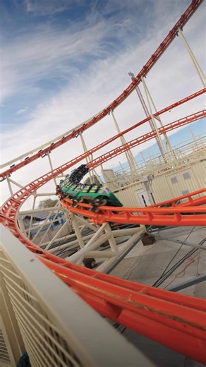 2.4K views · 189 reactions | Koffer gepackt, Team motiviert – es geht los nach London! ✨ Das Winter Wonderland im Hyde Park ruft und wir können’s kaum erwarten, Euch dort wiederzusehen.  Kommt vorbei und erlebt den Olympia Looping im festlichen Lichterglanz! ❄️ #OlympiaLooping #WinterWonderlandLondon #HydeParkMagic | Olympia Looping | Facebook