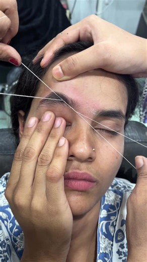 #eyebrow #threading #beautyclass #eyebrowthreadingathome #beautytips #