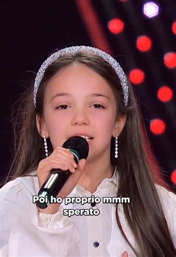 Risposta a @Michele Madonna Mia non riesce a trattenere l’emozione: quando vede la poltrona di Arisa girarsi durante l’esibizione, parte un piantino 🥹 #TheVoiceGenerations ogni venerdì in prima serata su Rai1 e RaiPlay #davedere