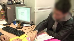 13K views · 137 reactions | Les enquêteurs sont une affaire de vol d'identité qui prend de l'ampleur dans Saint Denis. Les personnes concernées voient les problèmes s'enchainer en leur nom et les plaintes s'accumulent. La police veut régler cette histoire au plus vite. Nous les avons suivi lors de cette enquête. | Investigations et Enquêtes | Facebook