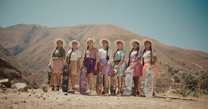 [Voices of Galaxy] Meet the Bolivian Women Driving Social Change With Skateboards and Smartphones
