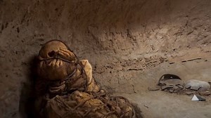 Rätsel um verdecktes Gesicht - Archäologen entdecken Mumie aus Vor-Inkazeit in Peru