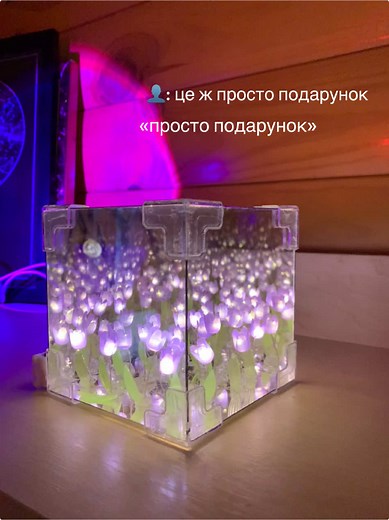 Куб нескінченних тюльпанів - ідеальний подарунок