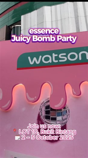 [EVENT] It’s a JUICY explosion at the Essence Juicy Bomb Party! 💣💖🧃 Watsons Malaysia X Essence have successfully unveiled the NEW Essence Juicy Bomb with Danny Hoh, Chief Operating Officer of Watsons Malaysia officiating the launch! ✨🎉 The NEW #essence JUICY BOMB shiny lip glosses come with a jelly-like texture, ultra shine, fruity scents 🍓🥝🍍 and even pH-reactive shades that give you a personalised tint. Available now at #WatsonsMalaysia STORES & ONLINE! 🛒 Join us here: 📍 LOT 10, Bukit 
