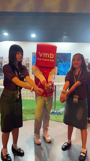 G naman nakipagkulitan si Viva Movie Box! 🤩❤️ Spotted si Viva Movie Box dito sa Malikhaing Pinoy’s YC2 Creative Festival at Samsung Hall, SM Aura VMB Viva Movie Box, Mahirap Bumitaw! The first ever pinoy microdrama streaming platform! https://share.vivamoviebox.com/Vmb-download 𝗗𝗢𝗪𝗡𝗟𝗢𝗔𝗗 𝗧𝗛𝗘 𝗔𝗣𝗣 and 𝗦𝗨𝗕𝗦𝗖𝗥𝗜𝗕𝗘 for only ₱𝟱𝟵 𝗽𝗲𝗿 𝘄𝗲𝗲𝗸! #VMBMahirapBumitaw #VivaMovieBox #YoungCreativesChallenge #YC2 #YC2Seasons3 | VIVA MOVIE BOX