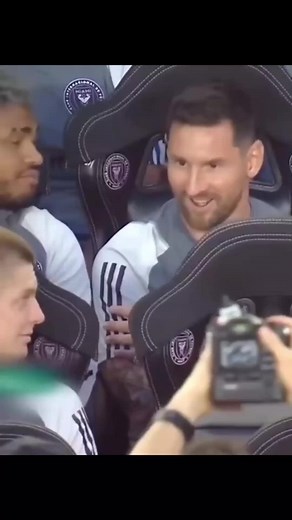 Respect Moments in football🥹❤️‍🩹⚽️ #respect #football #footballmoments #pourtoi #foryoupage #fan #surprise