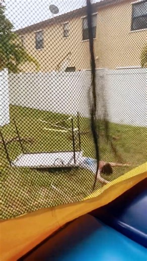 Weeeeeeeeeee I fell off the map