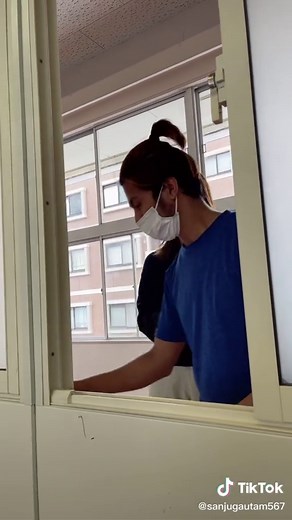 美人先生の魅力！女性教師の可愛さに注目！