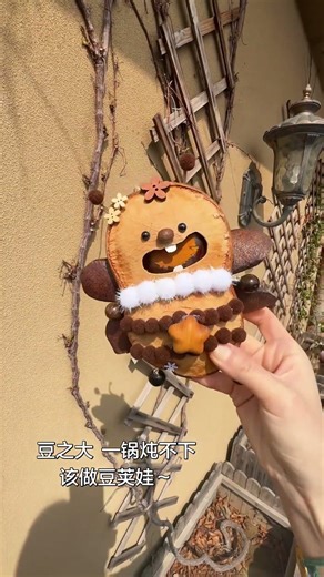 Unbelievable Strength: Man Holds Two Heavy Pods, One With Invincible 16 Beans