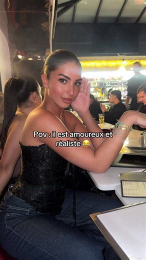 Amoureux et Réaliste : Une Perspective Humoristique