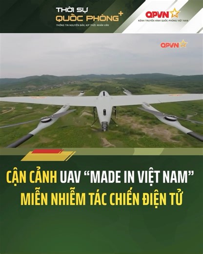 Cận cảnh UAV của Việt Nam 🥰 Những năm gần đây, UAV đã trở thành một trong những lực lượng tác chiến quan trọng trên chiến trường. Chúng được sử dụng để trinh sát, dẫn đường hỏa lực và thực hiện các đòn tấn công tiêu diệt mục tiêu. Tuy nhiên, trong môi trường tác chiến điện tử, nhiều UAV có thể bị vô hiệu hóa chỉ trong vài giây vì bị gây nhiễu mạnh. Điều đó cho thấy UAV không chỉ cần khả năng bay tốt, mà còn phải có năng lực chống nhiễu và giữ liên lạc ổn định. Tại Viện Kỹ thuật Phòng không – Kh