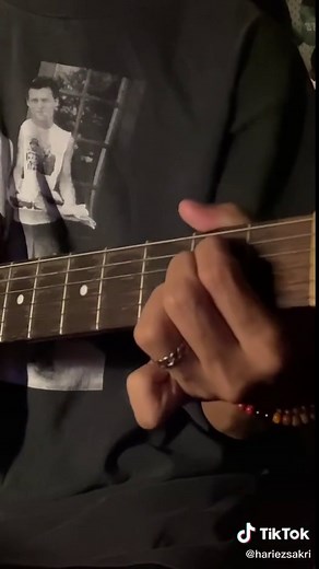 Acoustic Guitar Playing Techniques and Accessories