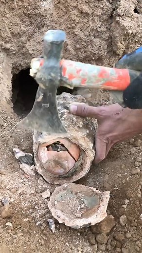 85K views · 451 reactions | Metal detecting #treasure #california #love #newyork #life #history #vintage #instagood #gold #florida #newyorkcity #fashion #art #unitedstates #style #miami #madrid #fypシ゚viral #fyp #reels #reelsfb #reelsvideo #reelsinstagram #reelsviral #fun #funny | Benjaminton | Facebook