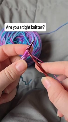 Katie | Knitting & Oils on Instagram: "🤍 Are you a tight knitter? 🤍 Try cabled cast on! If you wait to tighten your working yarn until the needle is back between your stitches, all your cast on stitches will be one needle width apart. Loose but also even! Save this post to remember this trick 😊"