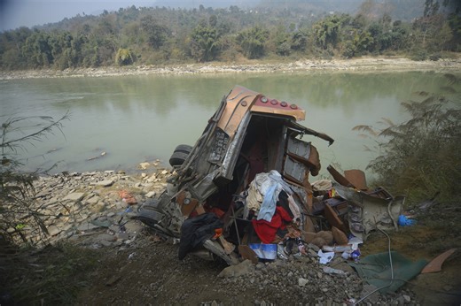 Bus crash in Nepal kills 19