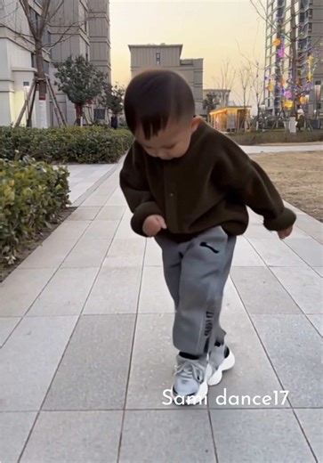 Sami's Happy Dance: A Cute Performance