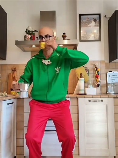 Automatic robot🤖 coffee #breakdance #robot #electricboogie #poppingdance #tiktok