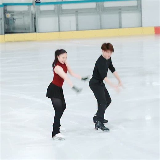 #MilanoCortina2026 仲間が流した涙、 団体戦の先陣を切ったアイスダンス。 フィギュアスケート 吉田唄菜 選手 森田真沙也 選手 #TEAMJAPAN #ともに一歩踏み出す勇気を | Team JAPAN