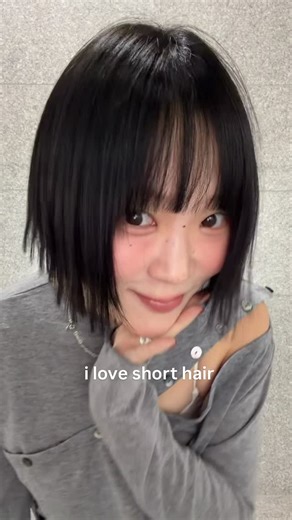 지혜사랑 on Instagram: "10년 째 단발병 .. 약도 없지모~ #shorthairstyle #bobhaircut #단발 #hairchange"