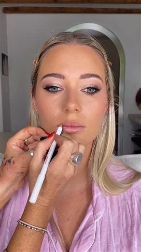 BYRON BAY MAKEUP ARTIST - GYPSY on Instagram: "I am fully versed in all styles of makeup from full glam to natural but I would have to say this soft glam look is definitely a favourite of mine . It’s feminine, sexy with just a touch of sultry but can stil be rocked day or night . If you’re blonde with blue eyes this look pops every time . . . . . . #byronbaymakeupartist #goldcoastmakeupartist #destinationmakeup #italymakeupartist #internationalmakeupartist #byronbaywedding #tuscanywedding #amalf