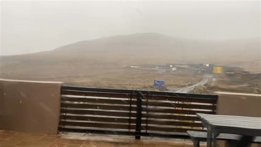 It just started snowing at Afriski in Lesotho (29 September 2025), as per our forecast. Send photos and videos to us via whatsapp to 0812518029 Join our whatsapp channel at https://whatsapp.com/channel/0029VaDgEe6KmCPUeD2jJV0t See https://snowreport.co.za for weather forecasts. * Other media and channels need to note SnowReportSA's updated 2025 terms & conditions for the use of our forecasts, maps, as well as images and video from our users that we post. It is not acceptable for anyone to downlo