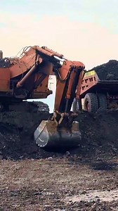 28K views · 896 reactions | Mining Monster - EX3600 Loading! #HitachiEX3600 #HitachiMining #fblifestyle | Earthmover Legends | Facebook