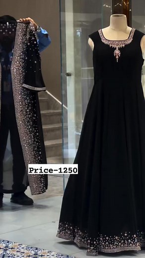 851K views · 4.4K reactions | ORDER ☎️ 8930407357 #organzasaree #saree #reelsofinstagram #reelsindia #viralreels #reelsoftheday #chikankarikurta #chikankari #instagood #sareelook #mumbai #udaipur #westbangal #durgapuja #navaratri #navaratrispecial #sastabazzar #dupattabazar: #maadikari #febrichouse | Zoya Zoya | Facebook