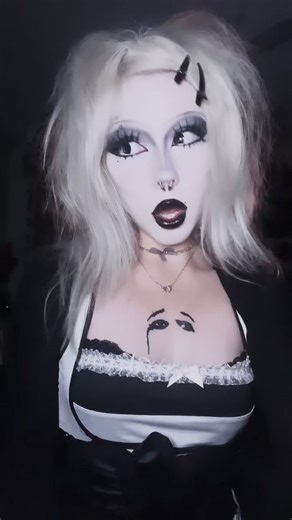 first time doing goth makeup | Goth