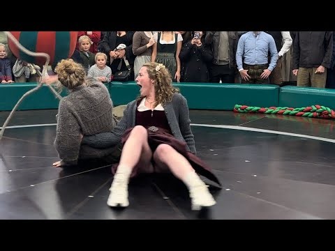 😂 Funny Girl Can’t Stop Laughing on the Devil’s Wheel 🎠 Oktoberfest Munich 2025 🔥 4K Happiness!