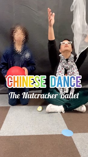 In 4th grade we explored form, instruments of the orchestra, articulation, and melodic direction with the “Chinese Dance” from The Nutcracker ballet by Tchaikovsky. A section: balloon-scarf / the direction of the melody B section: bouncy balls #elementarymusicteacher #elementarymusic #musicteacher #musicaymovimiento #musicteachersofinstagram #elementaryteacher #musicandmovement #pedagogiamusical #educacionmusical #musiceducation | Lena Leon - The Crafter Teacher