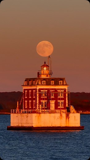 Tony Northrup on Instagram: "Ledge Lighthouse moonrise in New London, CT! So thankful to have a flying camera since I couldn't line these up from land. Shout out to seagulls! #newlondonct #ct #ledgelighthouse #drone #lighthouse #djimavic3pro"