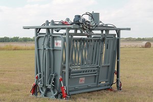 9' Scissor Hydraulic Chute — Filson Livestock Equipment